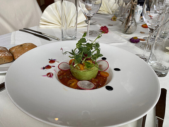 Feines Gericht im Weingartenrestaurant im Hotel das Eisenberg.