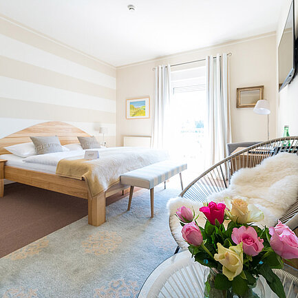 Zimmer Lavendel mit Doppelbett im Hotel das Eisenberg (c) Jean Van Luelik Photographer.