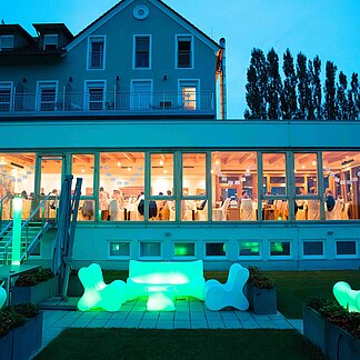 Blick auf unsere Loungeterrasse und Wintergarten (Marie & Michael Photography)