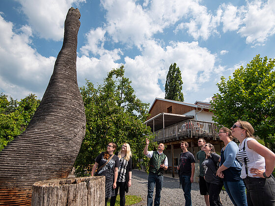 Besuchergruppe bei Vulcano in der Region vom Hotel das Eisenberg.