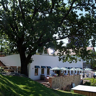 Weingartenrestaurant von außen im Hotel das Eisenberg.
