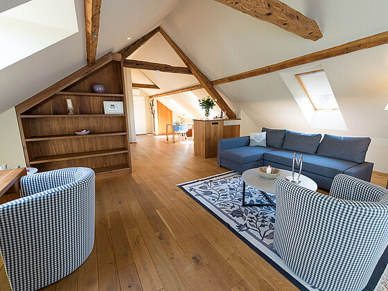 Dachgeschoss Suite Wildrose mit großem Balkon im Hotel das Eisenberg (c) Jean Van Luelik Photographer.